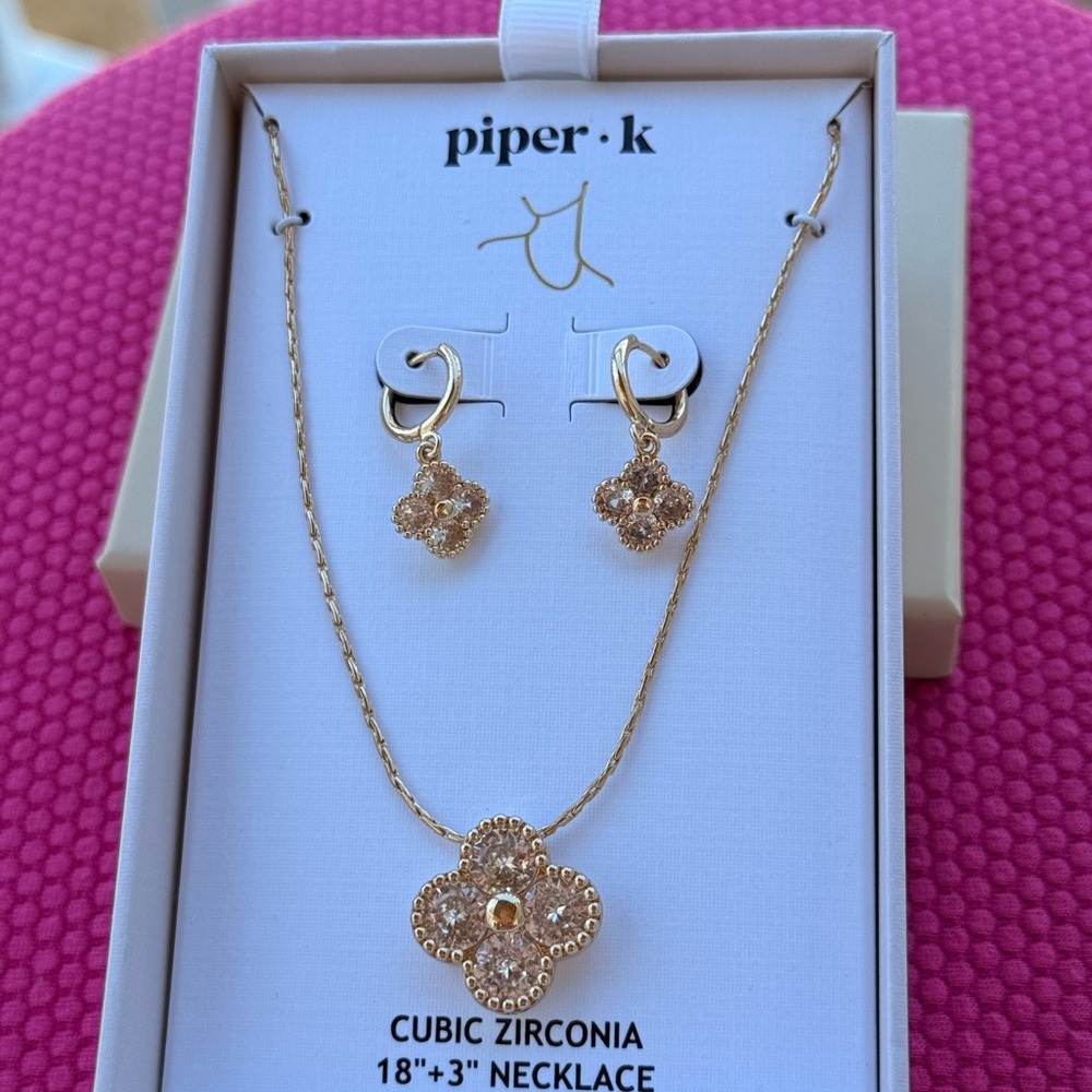 โจ Piper K Gold Flower Jewelry Set โ Cubic Zirconia Necklace & Earrings โจ - Picture 1 of 9